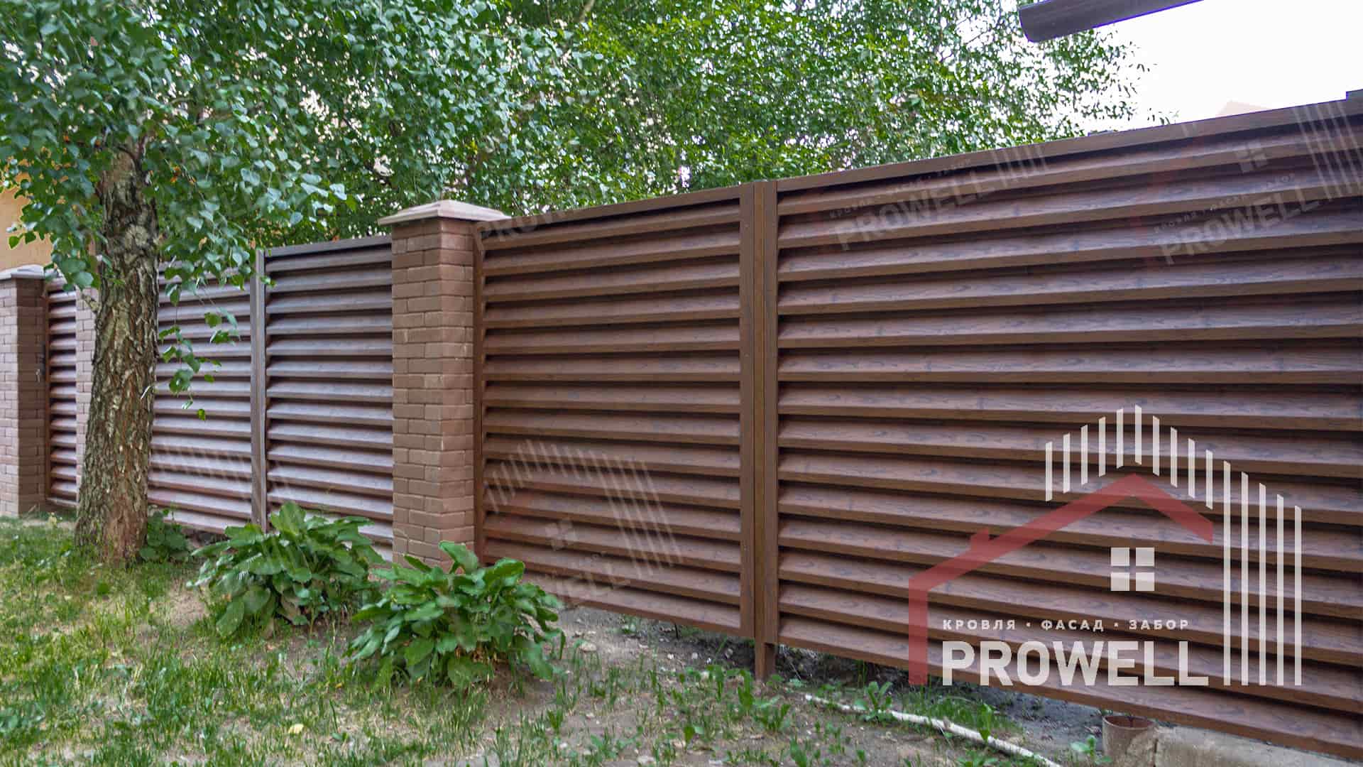 Забор из ЛЕГО КИРПИЧА, Жалюзей ДЕРЕВО ТЕМНОЕ + калитка