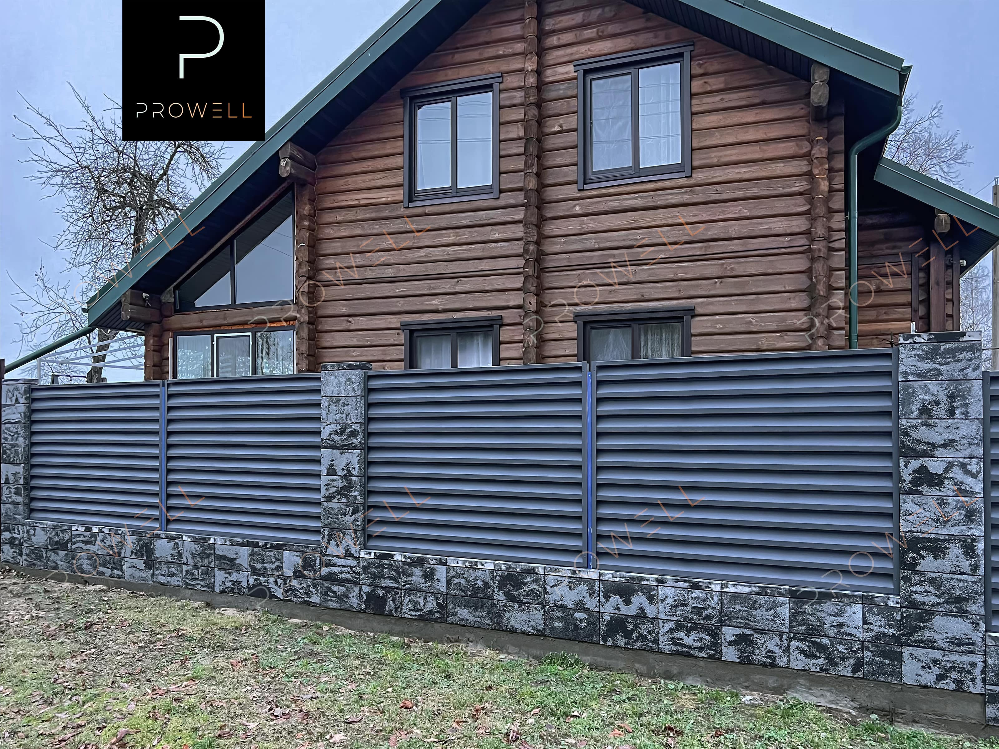 Ограждение из блоков Kozinak "Берлин" в сочетании с Жалюзями Классическими (classic) серый графит (7024) мат